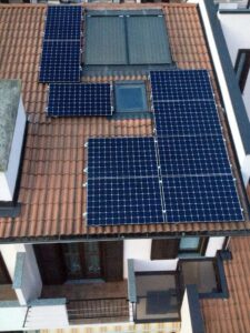 pannelli fotovoltaici sul tetto con velux ad asti elettrosistemi